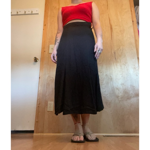 Tracy Evans Dresses & Skirts - Tracy Evans Black Midi Skirt